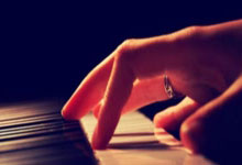 蓝鲸体育:实至名归,场贡献球助攻的B费当选曼联月最佳球员.